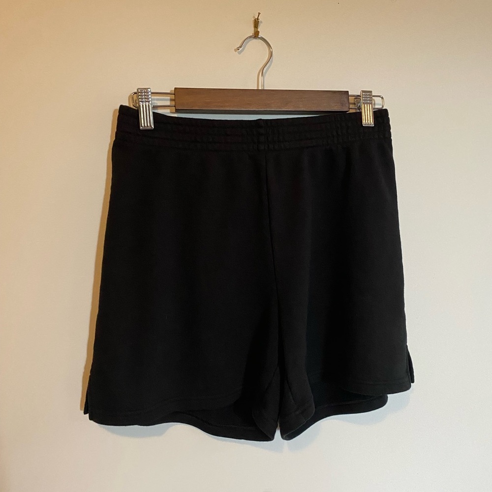 TNA aritzia  airy fleece black sweatshorts size medium